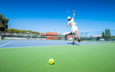 Comment Service Tennis garantit-il la sécurité et la conformité des courts de tennis construits à Mougins ?
