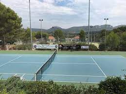Rénovation d’un Court de Tennis à Nice : Intégration de Fonctionnalités Supplémentaires