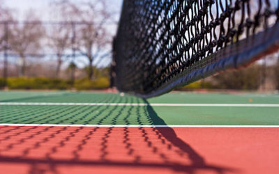Comment Service Tennis intègre-t-il des mesures de sécurité avancées pour les joueurs dans ses courts de tennis à Mougins ?