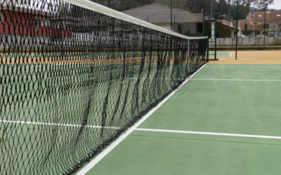 Pourquoi les mesures de sécurité avancées pour les joueurs sont-elles cruciales dans les courts de tennis de Service Tennis à Mougins ?