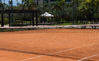 Comment Service Tennis utilise-t-il des matériaux écologiques dans la construction de courts de tennis à Mougins ?