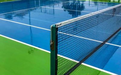 Comment Service Tennis intègre-t-il des espaces de restauration et de loisirs dans ses courts de tennis de tennis à Mougins ?