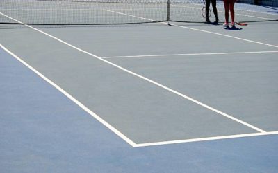 Constructeur terrain de tennis en beton poreux a nice :Comment choisissez-vous les matériaux pour le revêtement de surface d&rsquo;un terrain de tennis en béton poreux ?