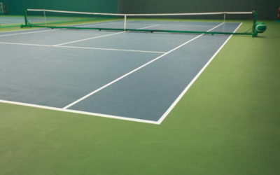 Comment les constructeurs de courts de tennis en béton poreux dans les Alpes-Maritimes gèrent-ils l’écoulement de l’eau ?