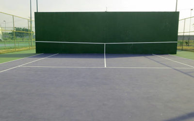 Les constructeurs de courts de tennis en béton poreux dans les Alpes-Maritimes offrent-ils des designs personnalisés ?
