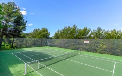Comment planifier un entretien régulier pour minimiser les interruptions de jeu sur votre court de tennis ?