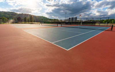 Constructeur Court de Tennis en Béton Poreux Nice: Service Tennis – Intégration d&rsquo;Éléments Naturels et Paysagers