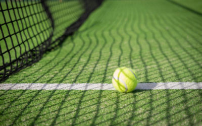 Construction Terrain de Tennis en Gazon Synthétique à Toulon : Des Solutions Ingénieuses pour la Gestion de l&rsquo;Eau et du Drainage par Service Tennis