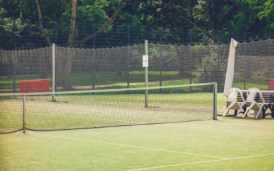 Constructeur court de tennis Alpes-Maritimes : Comment assurez-vous la sécurité des joueurs sur vos courts ?