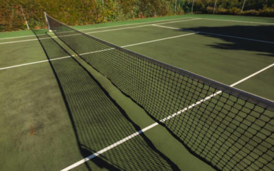 Constructeur de Terrains de Tennis à Nice : Intégration d&rsquo;Aires de Repos et de Tribunes