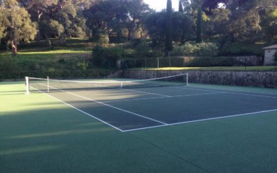 Constructeur de Courts de Tennis en Béton Poreux dans les Nice : Intégration de Technologies par Service Tennis