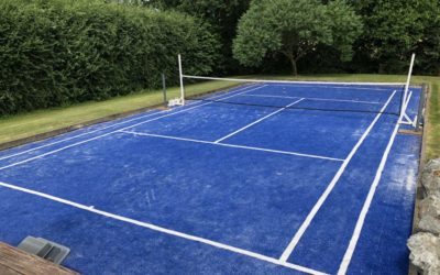 Pourquoi la régularité de l’entretien préventif est-elle cruciale pour la longévité d’un court de tennis ?