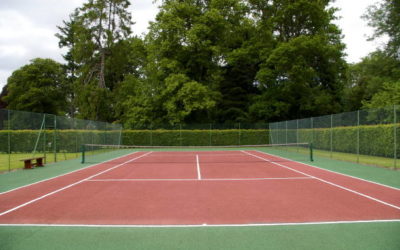 Pourquoi Service Tennis est-il considéré comme un expert en matière de drainage sur les courts de tennis à Cannes ?
