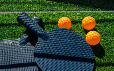 Constructeur terrain de tennis en gazon synthétique à Nice : offrent-ils des systèmes d’éclairage LED écoénergétiques ?