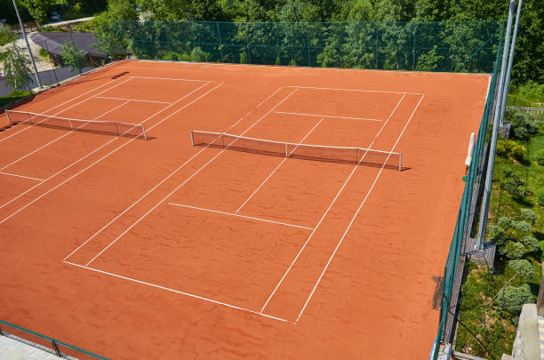 "Service Tennis", leader en construction de courts de tennis à Mougins, innove constamment des solutions de stockage