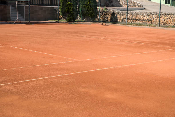 il est essentiel de disposer des courts de tennis bien construits et équipés de mesures de sécurité avancées.