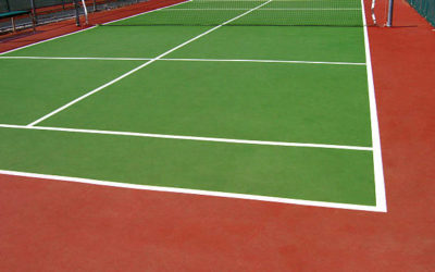 Constructeur court de tennis Alpes-Maritimes : Service Tennis propose-t-il des services de rénovation pour les anciens courts de tennis ?