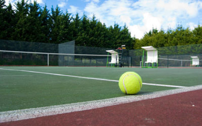 Constructeur Terrain de Tennis à Nice : Comment Service Tennis Gère la Logistique pour les Projets en Zones Urbaines Denses