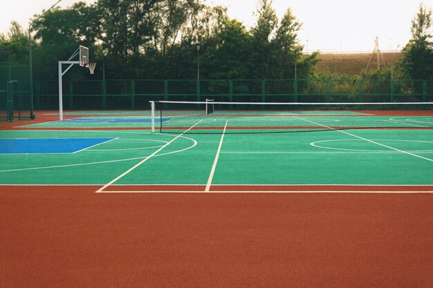 La réfection de courts de tennis en béton poreux à Grasse s'adresse à une variété de bénéficiaires, qu'il s'agisse de clubs de tennis, de collectivités locales ou de particuliers.