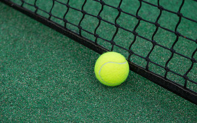 Constructeur terrain de tennis en gazon synthétique à Nice : proposent-ils des conseils pour améliorer la longévité du terrain ?