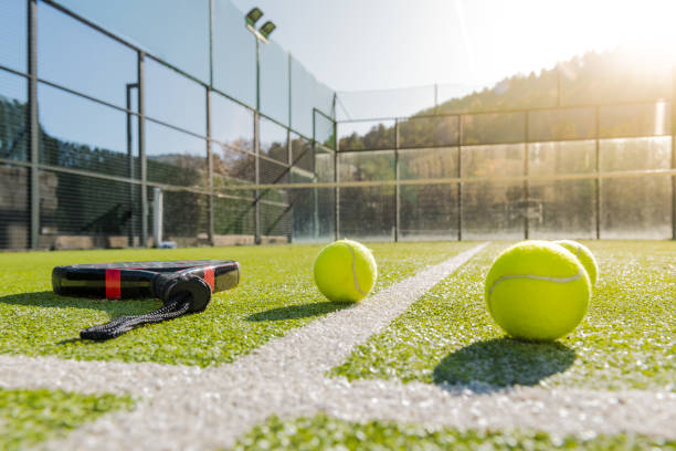 La réfection de courts de tennis en béton poreux à Grasse s'adresse à une variété de bénéficiaires, qu'il s'agisse de clubs de tennis, de collectivités locales ou de particuliers.