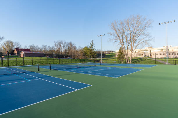 La construction de courts de tennis en béton poreux à Lyon est une prestation qui s'adresse à diverses catégories de personnes et d'organisations. Cette solution polyvalente offre de nombreux avantages, adaptant ainsi sa pertinence à différentes situations.