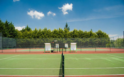 Construction terrain de tennis en gazon synthétique Toulon : Quelles sont les assurances et certifications que Service Tennis détient pour la construction de courts de tennis ?