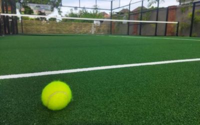 Construction de terrain de tennis en gazon synthétique à Toulon : Service Tennis au sommet