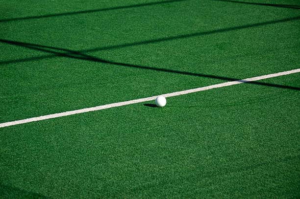 constructeur terrain de tennis en gazon synthétique à Nice offrent une excellente résistance aux taches et à la saleté, grâce aux avancées