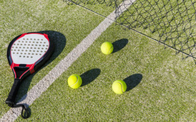 Comment les projets de construction de terrains de tennis en gazon synthétique à Toulon sont-ils affectés par la réglementation locale?