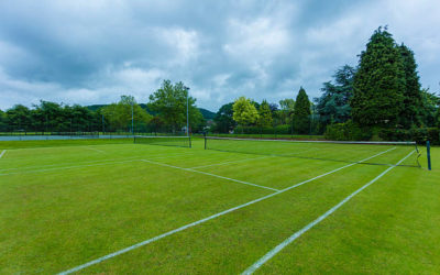 Construction terrain de tennis en gazon synthétique Toulon : Options spécifiques pour les climats méditerranéens chez Service Tennis