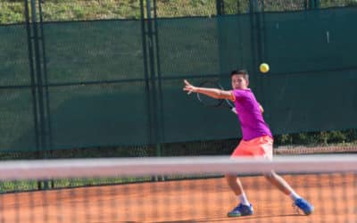 Construction terrain de tennis Toulon : Service Tennis propose-t-il des options de personnalisation pour les filets et les poteaux de tennis ?