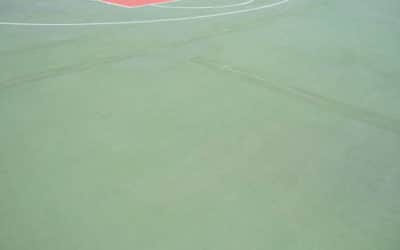 Quelles sont les meilleures pratiques pour une construction court de tennis à Toulon qui favorise l&rsquo;utilisation durable des ressources ?