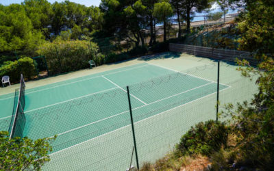 Les Constructeurs de Terrains de Tennis en Béton Poreux dans les Alpes-Maritimes : Des Experts de l’Entretien à Long Terme