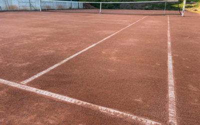 Construction court de tennis à Toulon : Comment Service Tennis intègre-t-il des éléments de design personnalisés pour refléter l&rsquo;identité ou la marque d&rsquo;un club de tennis ?