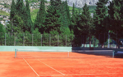 Construction terrain de tennis à Cannes par Service Tennis : Comment les considérations environnementales influencent-elles le projet ?