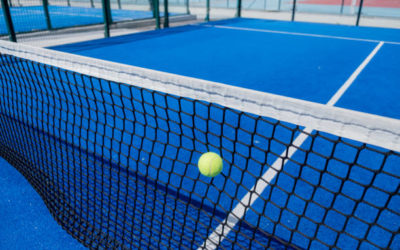Gestion de l&rsquo;Écoulement d&rsquo;Eau sur un Court de Tennis en Béton Poreux à Nice, dans les Alpes-Maritimes