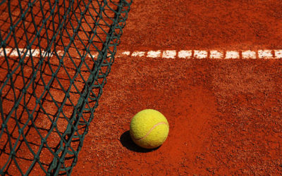 Construction court de tennis Toulon : Service Tennis propose-t-il des solutions pour les courts de tennis dans des environnements urbains densément peuplés ?