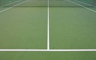 Construction court de tennis Toulon : Quels sont les avantages des différents types de surfaces proposés par Service Tennis ?