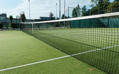 Construction terrain de tennis en gazon synthétique à Toulon : Comment Service Tennis assure-t-il la stabilité du terrain sur des sols irréguliers ou instables ?