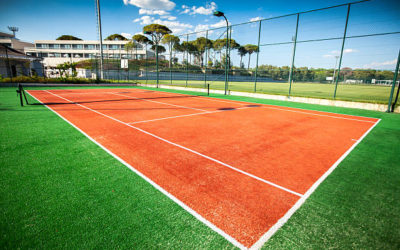 Construction terrain de tennis en gazon synthétique Toulon : Comment Service Tennis s’assure-t-il de la planéité et de l’uniformité du terrain après installation ?