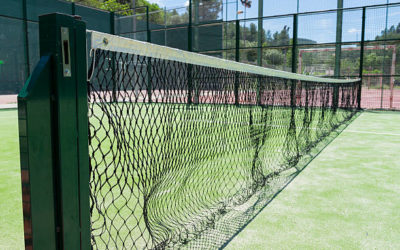 Construction terrain de tennis en gazon synthétique à Toulon : Service Tennis, la référence du faible entretien