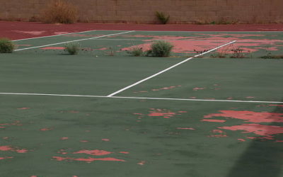 Construction de terrain de tennis à Paris : Des défis spécifiques en zone urbaine dense