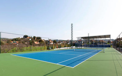 Comment Service Tennis assure-t-il la conformité aux normes internationales dans la construction de courts de tennis ?