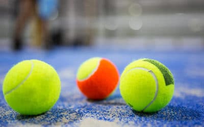 Comment prévoir des installations pour des programmes de tennis inclusifs sur un court de tennis à Toulon ?