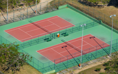 Construction de courts de tennis à Toulon : Comment Service Tennis relève les défis logistiques dans des zones difficiles d’accès