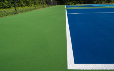 Pourquoi est-il avantageux d’offrir des forfaits d’entretien personnalisés pour les propriétaires de courts de tennis ?