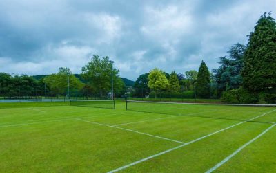 Comment les Constructeurs de Courts de Tennis à Nice Assurent la Qualité du Sol