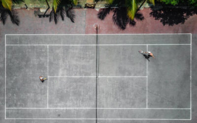 Constructeur court de tennis en béton poreux Nice : Comment Service tennis donne-t-il des conseils sur la meilleure utilisation de l’espace disponible pour un court de tennis ?