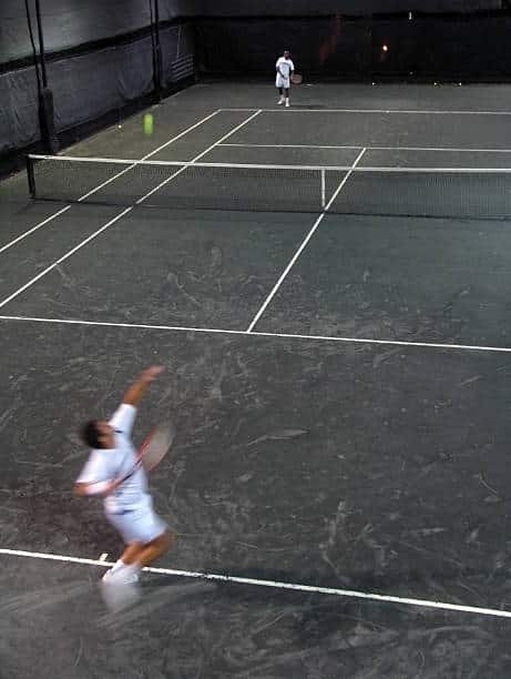 Constructeur Court de Tennis en Béton Poreux à Nice : Service Tennis et la Gestion des Contraintes Environnementales
